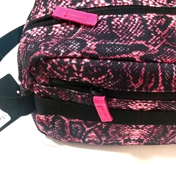 HURLEY PINK BLACK SNAKE PRINT TRAVEL BAG CARRY ALL TOTE SIZE OS NWT - Picture 4 of 8